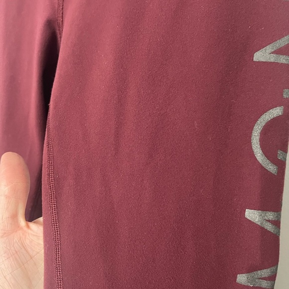 Lululemon Special Edition Women's Maroon Leggings Size 8 Gold Symbol - Picture 3 of 7
